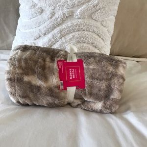 Ulta Beauty Holiday Plush Throw Blanket: LIMITED EDITION!!